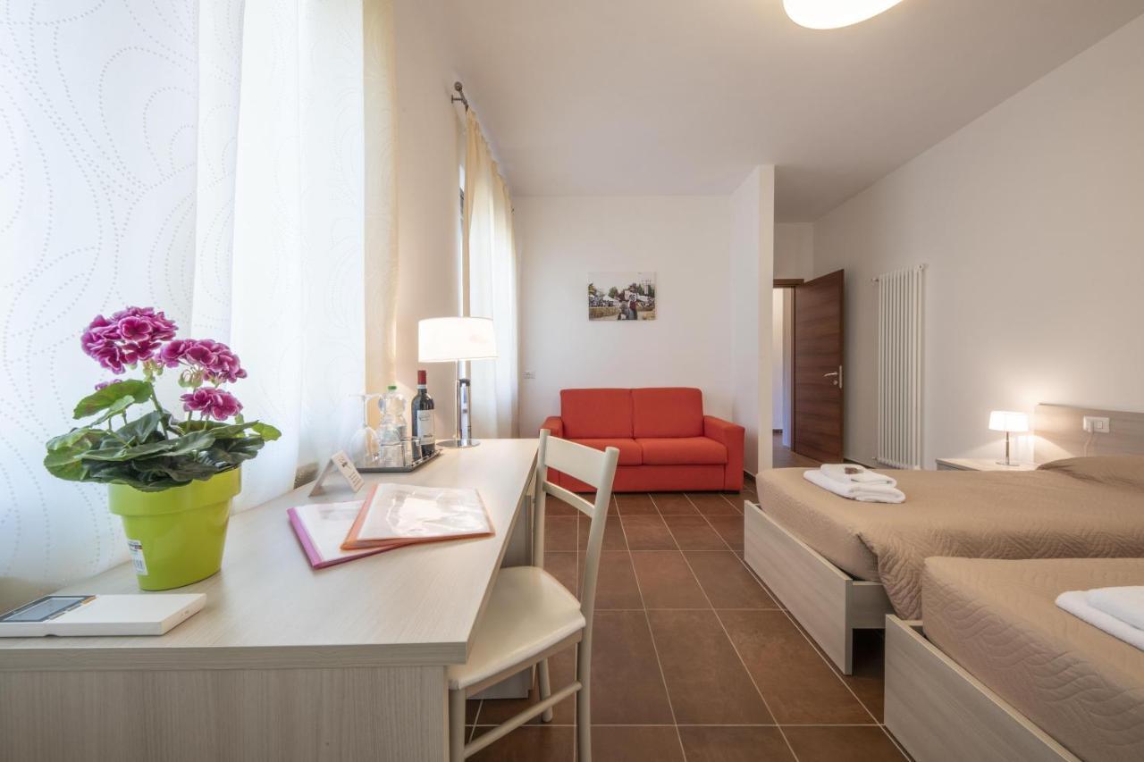 Agriturismo La Bioca Castiglione Falletto Bagian luar foto